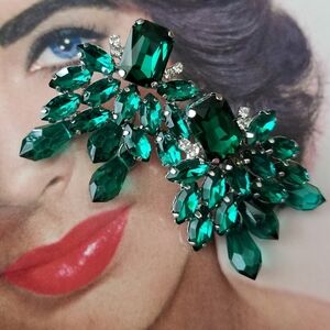 ❗Elizabeth Taylor Style Emerald Crystal and Glass Statement Chandelier Earrings❗